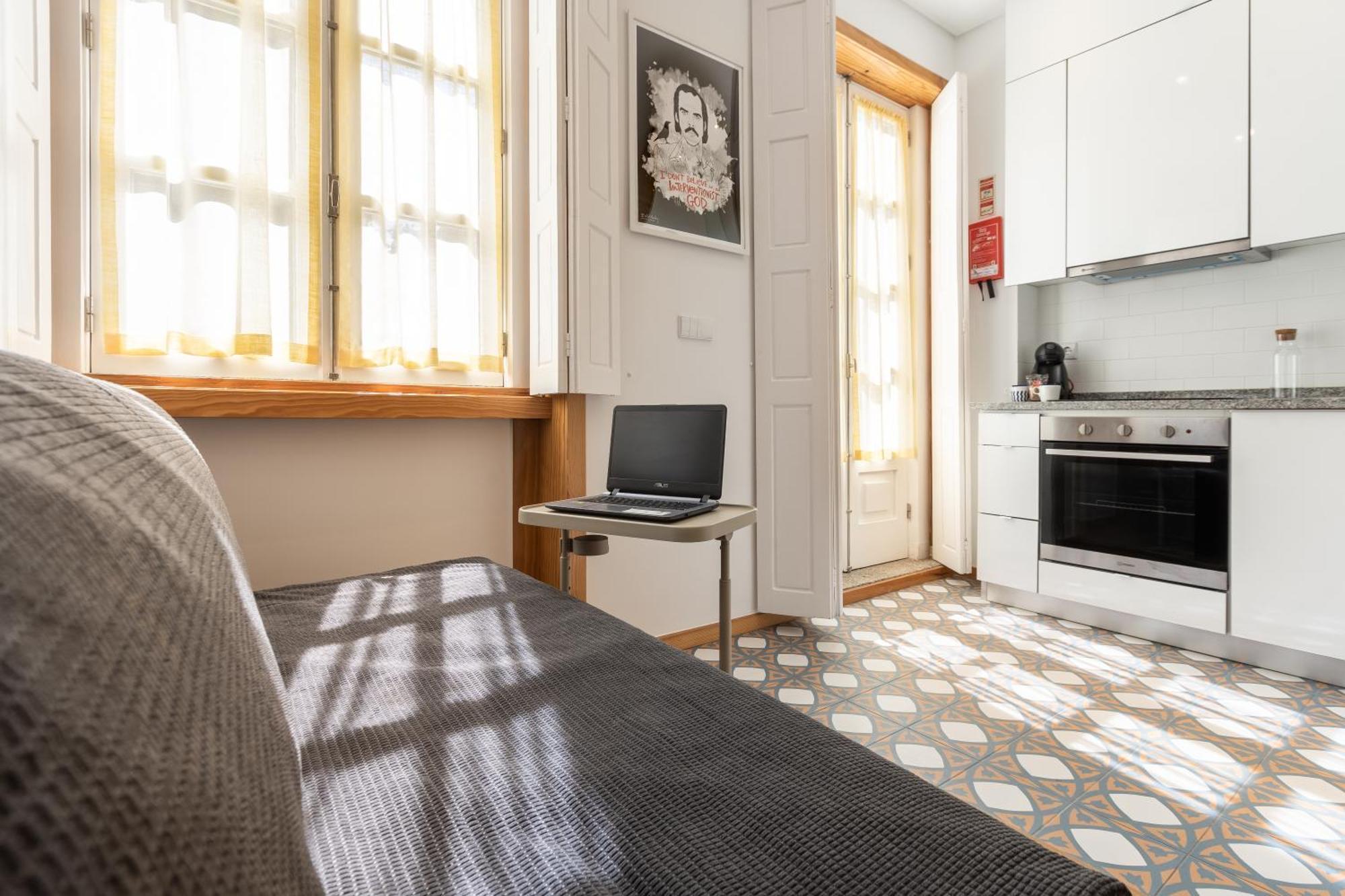 731 Costa Cabral Metro Residence Порто Стая снимка